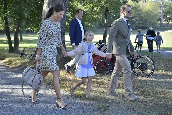 Crown Princess Victoria is wearing Baum und Pferdgarten skirt and blouse. Princess Estelle on the first school day