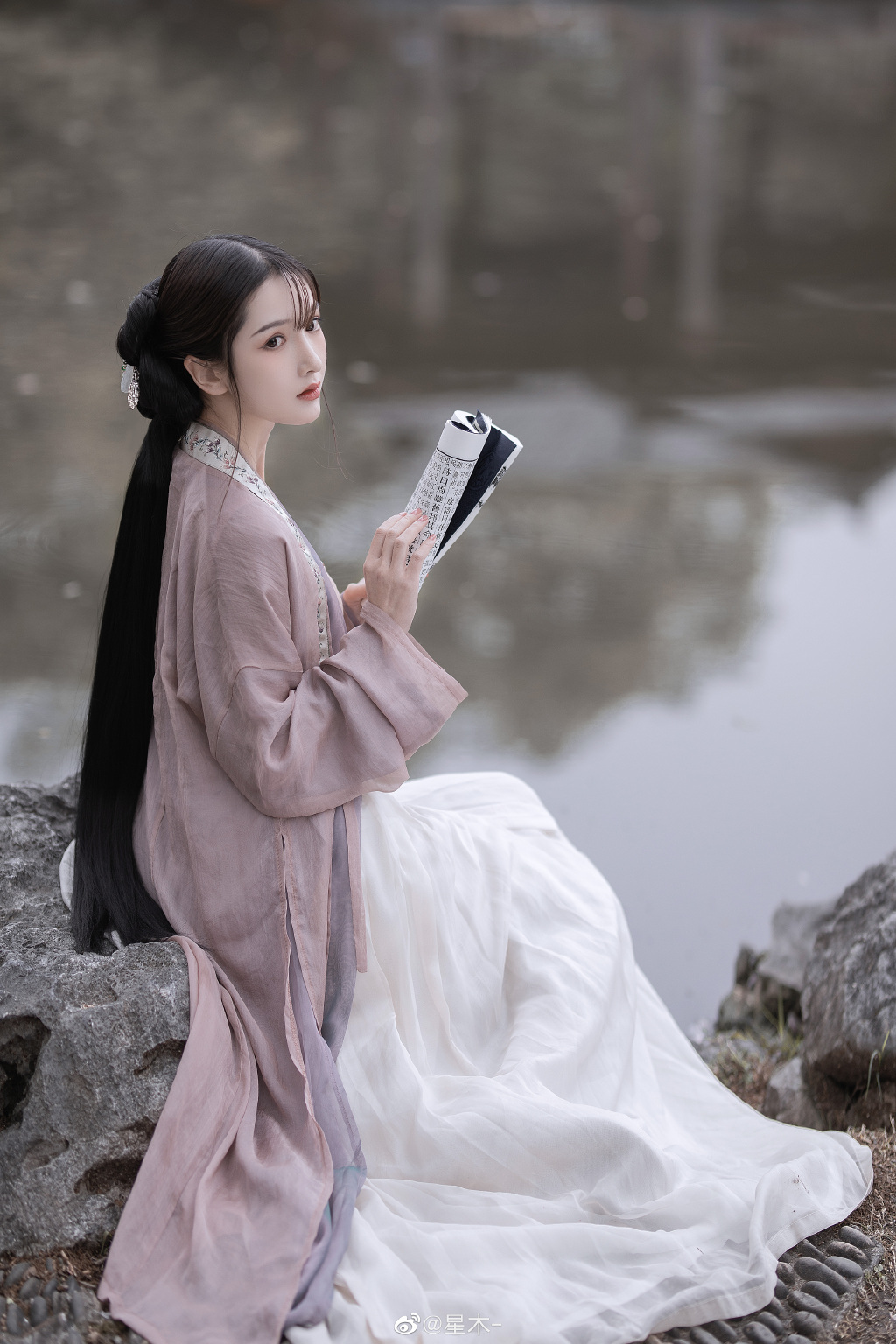 Image-Chinese-cute-model-Beautiful-girl-with-Chinese-historical-costume-TruePic.net