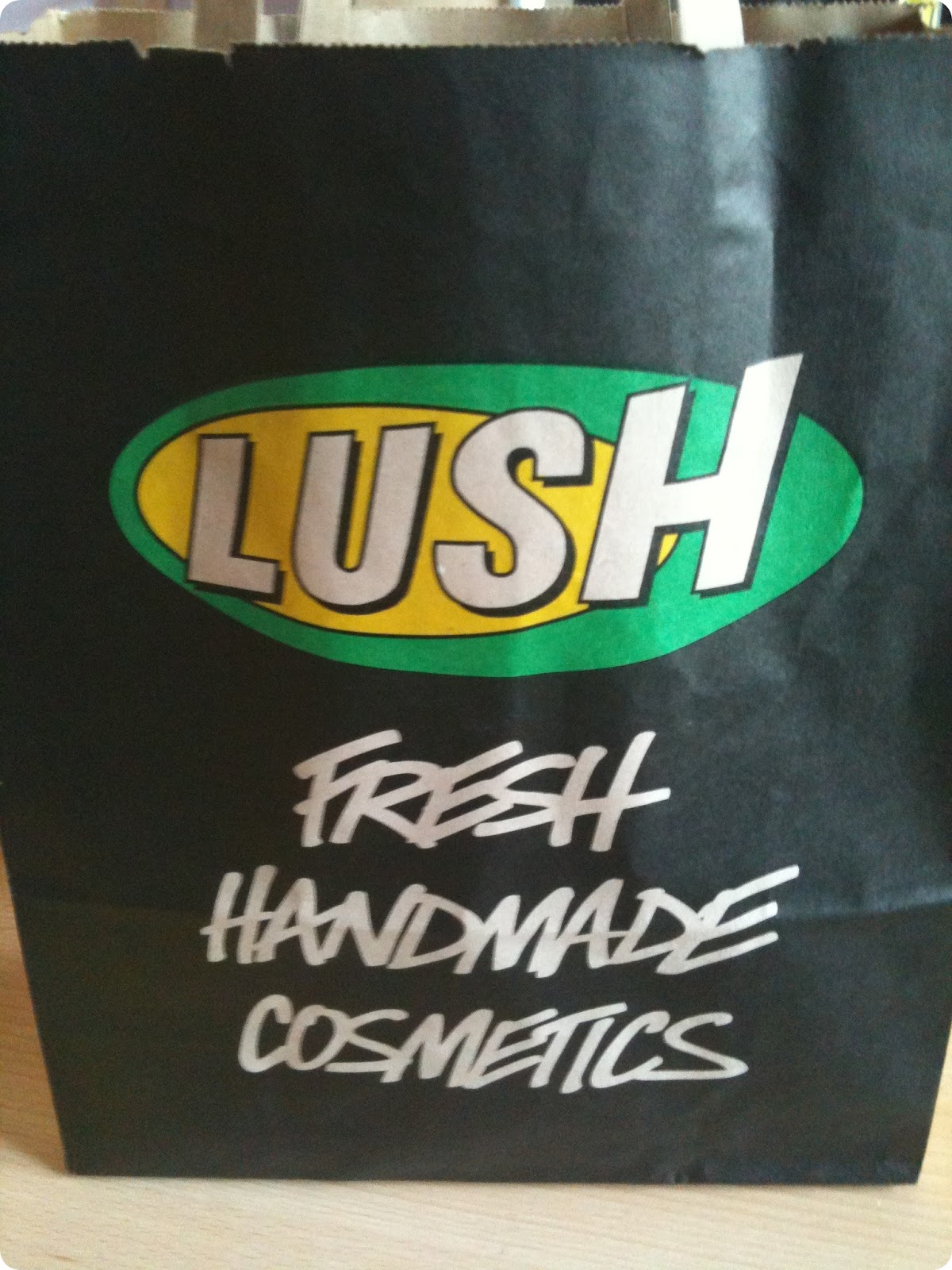 hd tut wallon: Lush Paper Bag