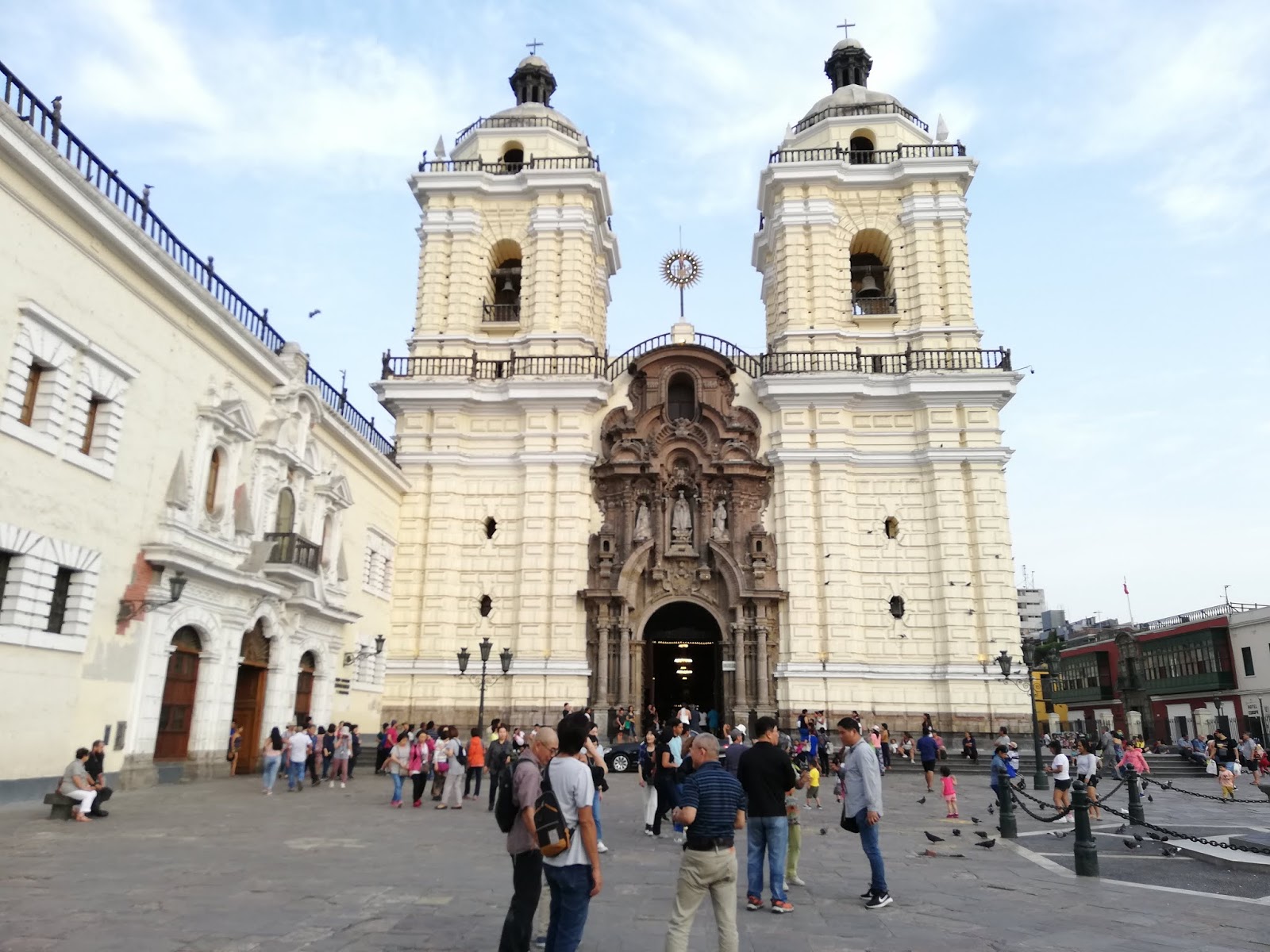 La Plaza de Basílica y Convento de San Francisco de Lima ARCHIVOSAGIL