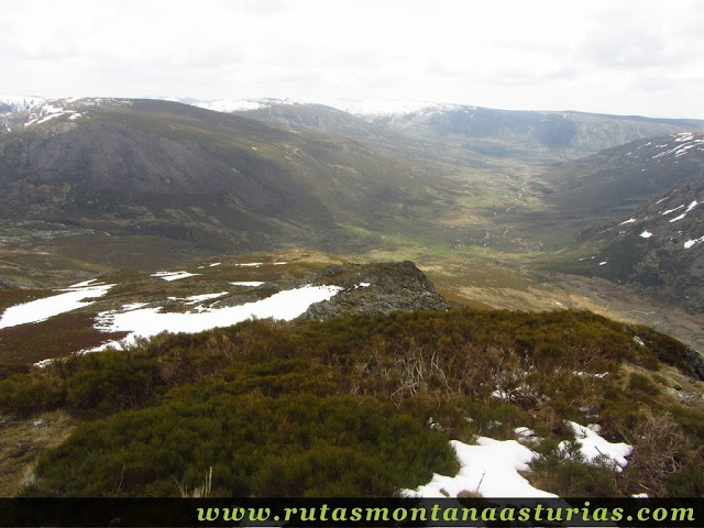 Vista al valle desde Peña Trevinca