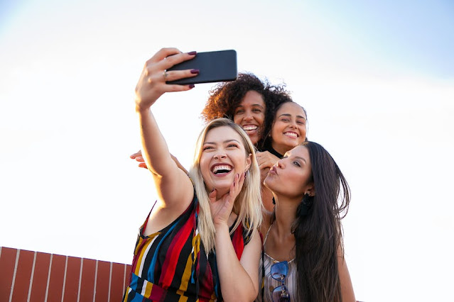 SELFIE SEXY : COMMENT LE RÉALISER POUR PLUS DE LIKES ET PARTAGES SUR LES MÉDIAS SOCIAUX