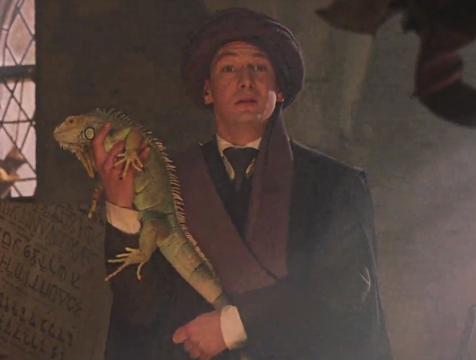 El profesor Quirrell (Ian Hart) en Harry Potter y la piedra filosofal - Cine de Escritor