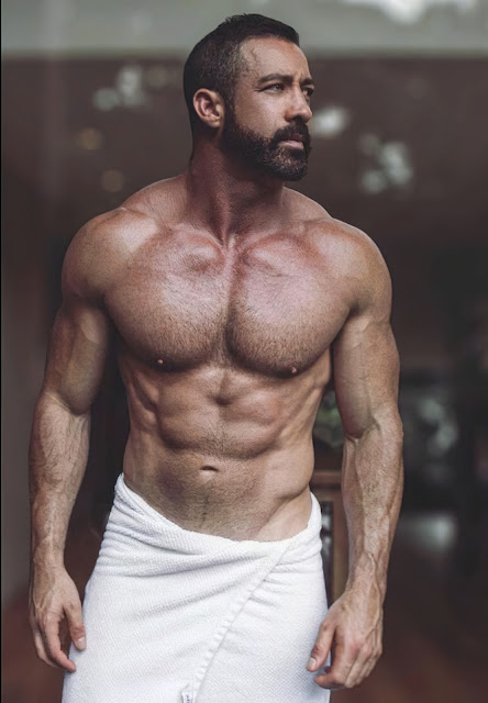 Muscular Men for Your Weekend Vibes