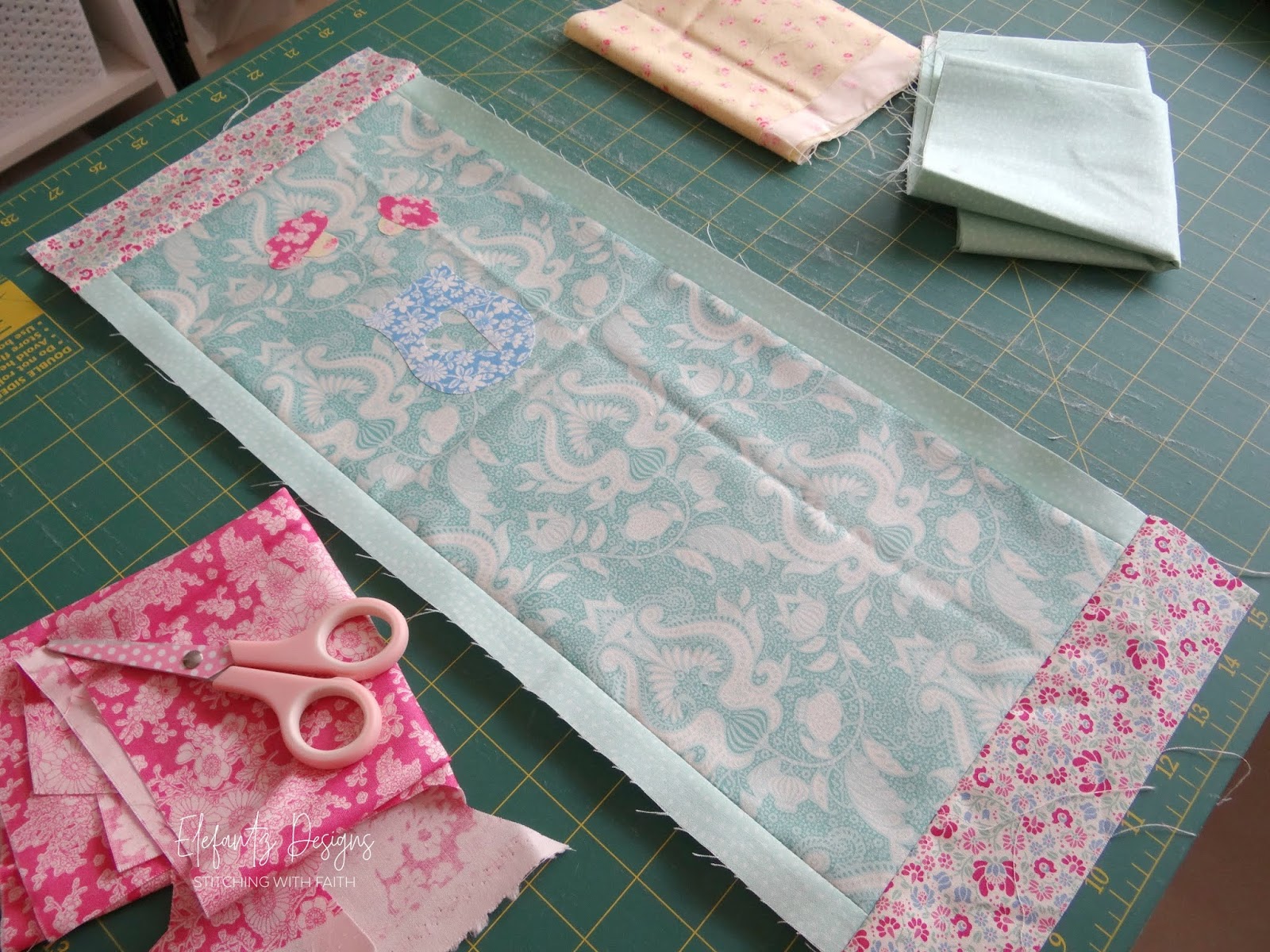 Jenny of ELEFANTZ Make your own decorative door stop...