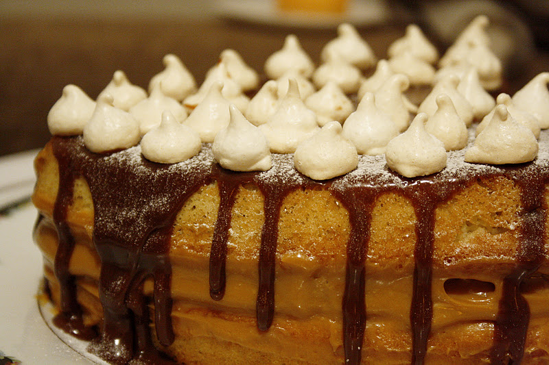 Good morning Бисквитный торт с вареной сгущенкой и безе