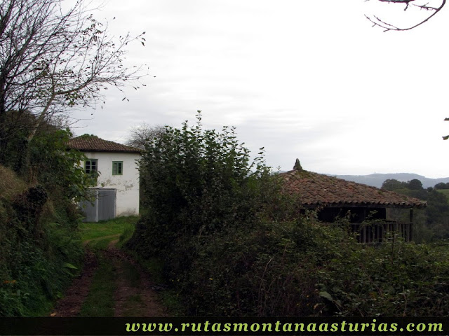 Ruta de los Molinos del Rio Profundo: Casa y hórreo