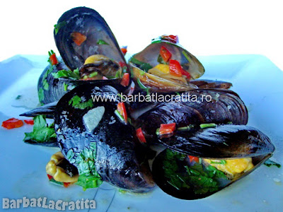 Midii cu sos de vin şi usturoi