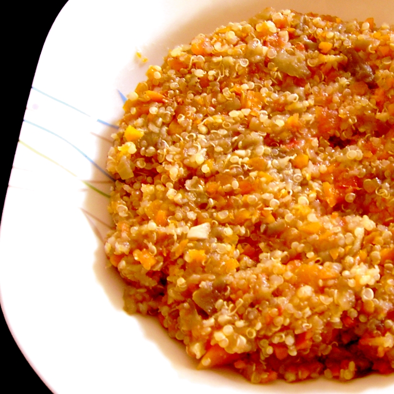 Comida para una quinoa con zanahoria y berenjena