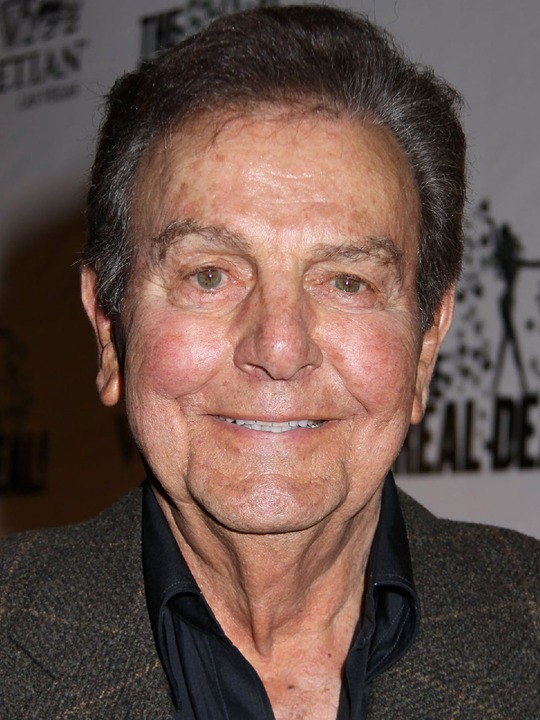 Mike Connors | Celebrities Photos Hub