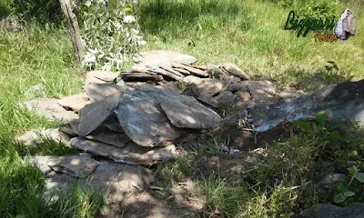 Pedra moledo chapada, para construção de calçada de pedra, com espessura de 7 cm a 15 cm.