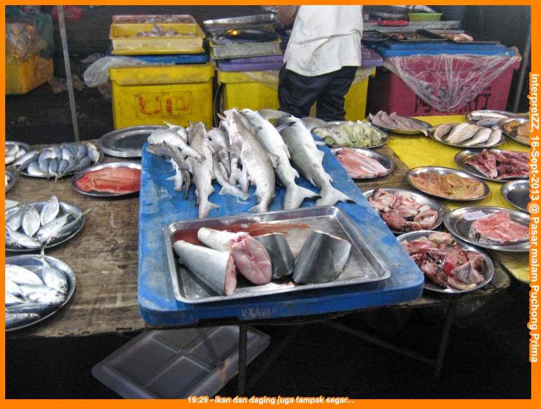 gambar ikan dan daging yang dijual di pasar malam