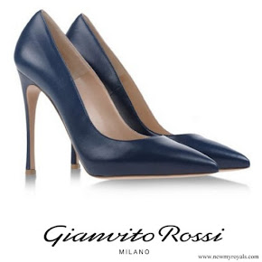 Crown-Princess-Mary-wore-GIANVITO-ROSSI-Leather-Pumps-Navy.jpg