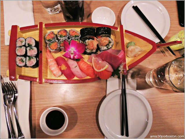 Restaurante Japonés de Kendall Square: Boat 1* (24 pcs) $42 Restaurante Japonés de Kendall Square: Boat 1* (24 pcs) $42