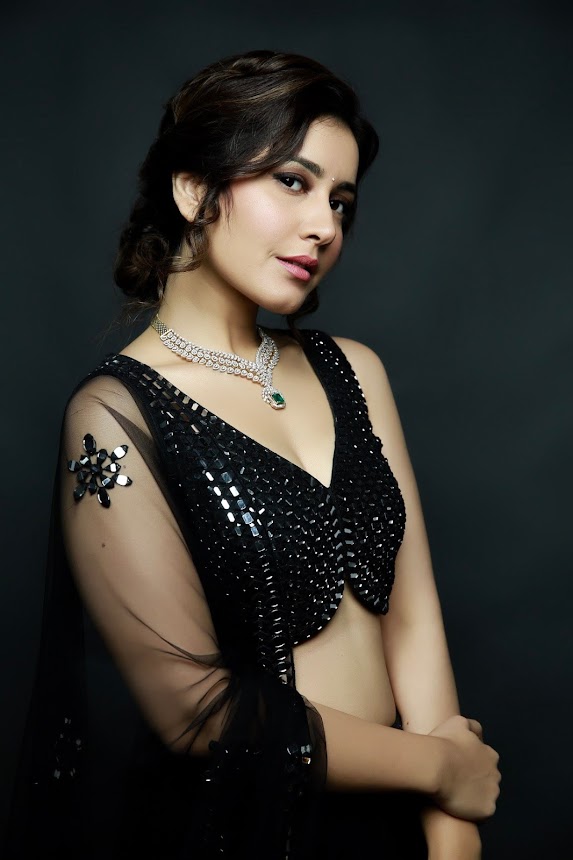 Raashi Khanna in black lehenga