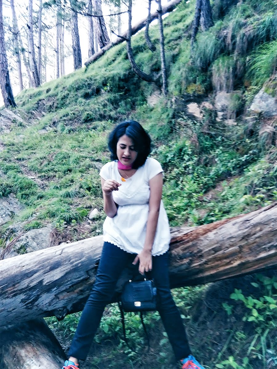 ALMORA // BLACK AND WHITE | STYLE PANORAMA BY DHEERA JOSHI white Zara top ,Levi's Jeans, Reebok Hexaffect.Shoes, Zara bag ,personal style