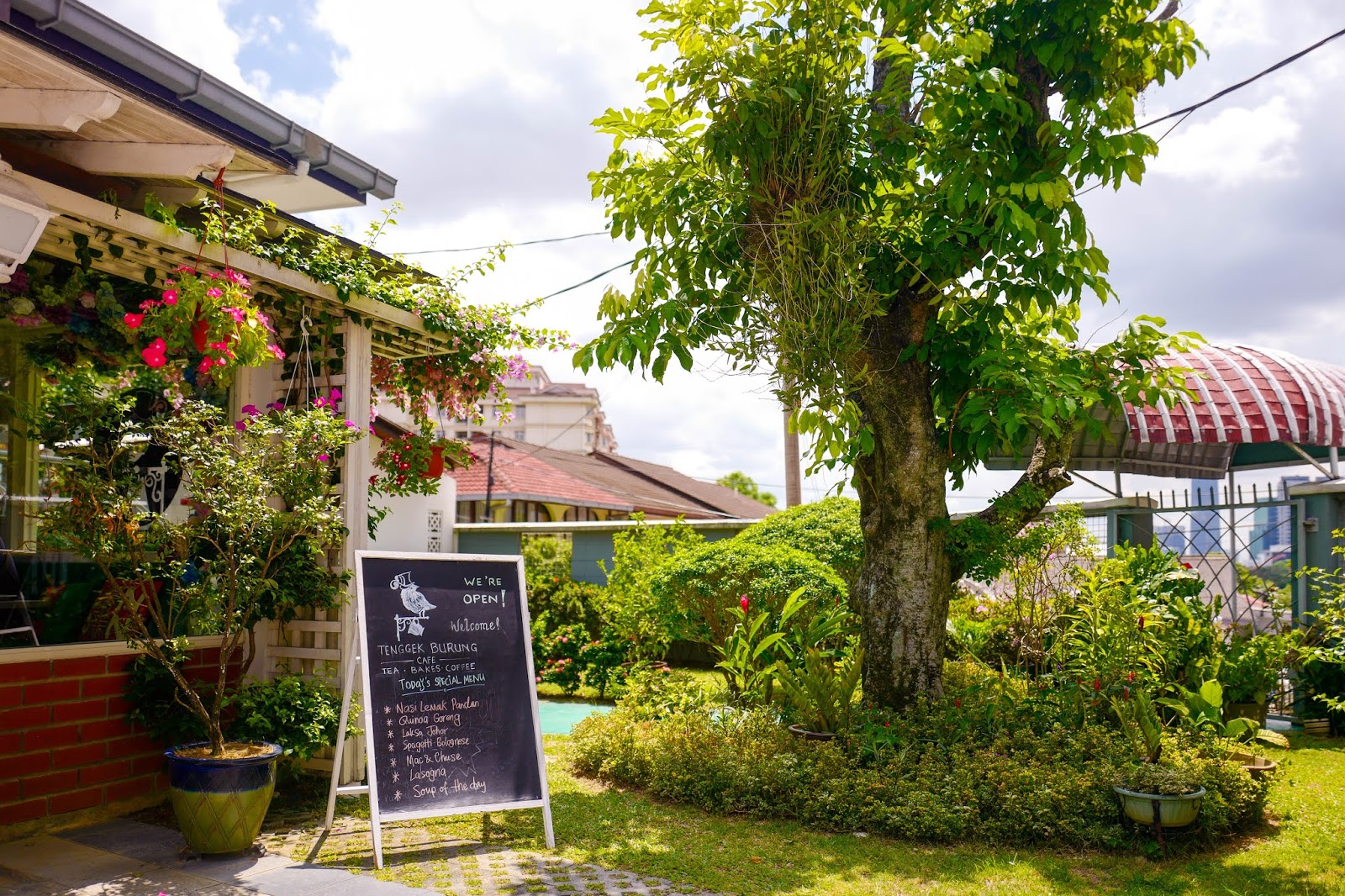 Tenggek Burung Cafe, Bukit Keramat