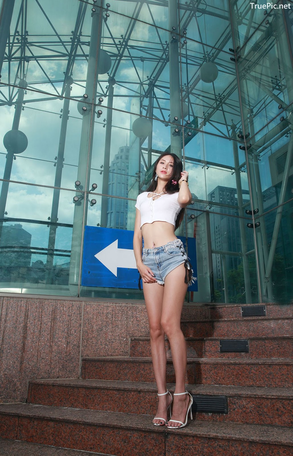 Image-Beautiful-Taiwanese-Girl-Lola-雪岑-Perfect-Long-Legs-Baby-TruePic.net- Picture-28