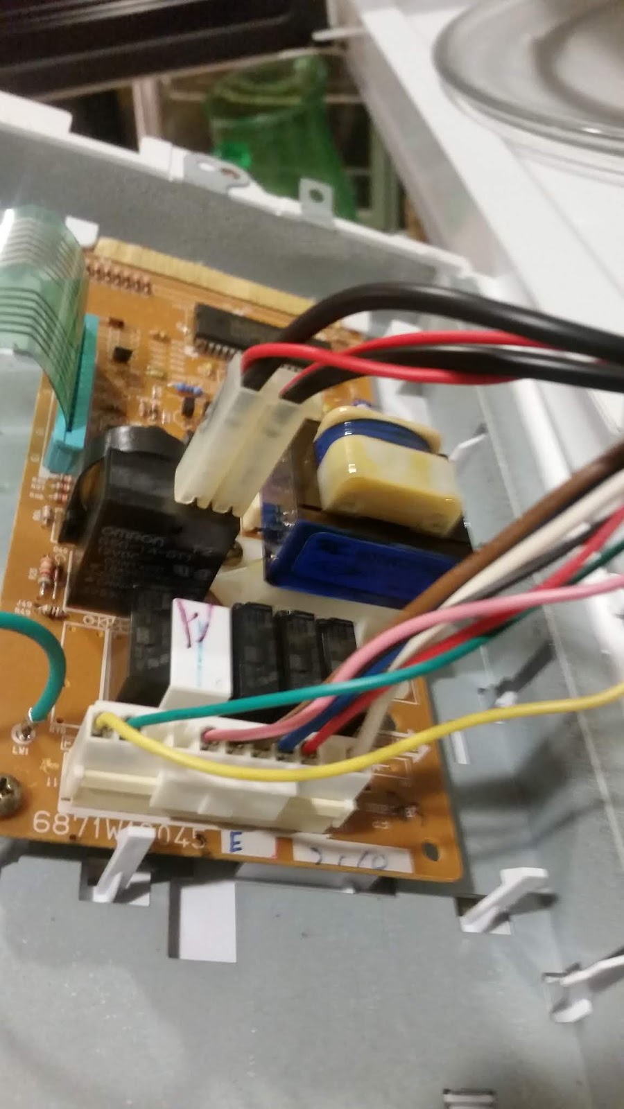 HAnixdiy Public Repairing a GoldStar microwave