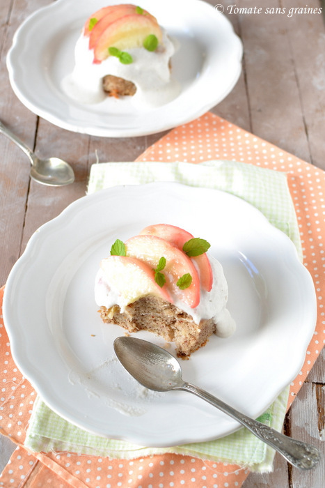 gâteau aux pêches et crème coco sans oeuf, sans lactose, sans gluten