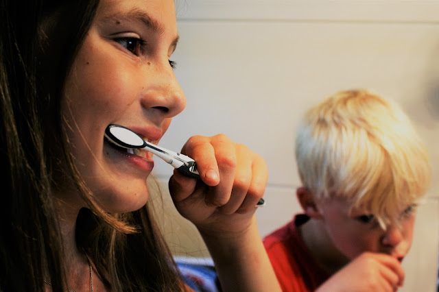 Cepillarse los dientes con frecuencia reduciría problemas cardíacos