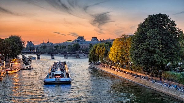 seinen i paris i solnedgang