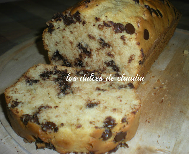 bizcocho de vainilla con chispas de chocolate