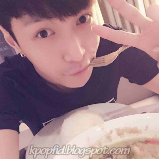 Foto Selca Lay EXO-M Terbaru saat ini Foto Selca Lay EXO-M Terbaru saat ini