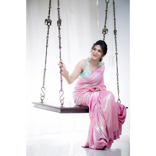 Anchor DD Divyadarshini Glam Pink Saree Photoshoot