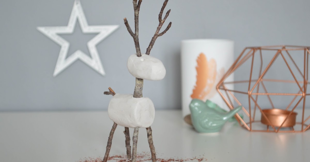 Un Renne En Branchages Et Pâte A Modeler Déco de Noël | Lily's Little