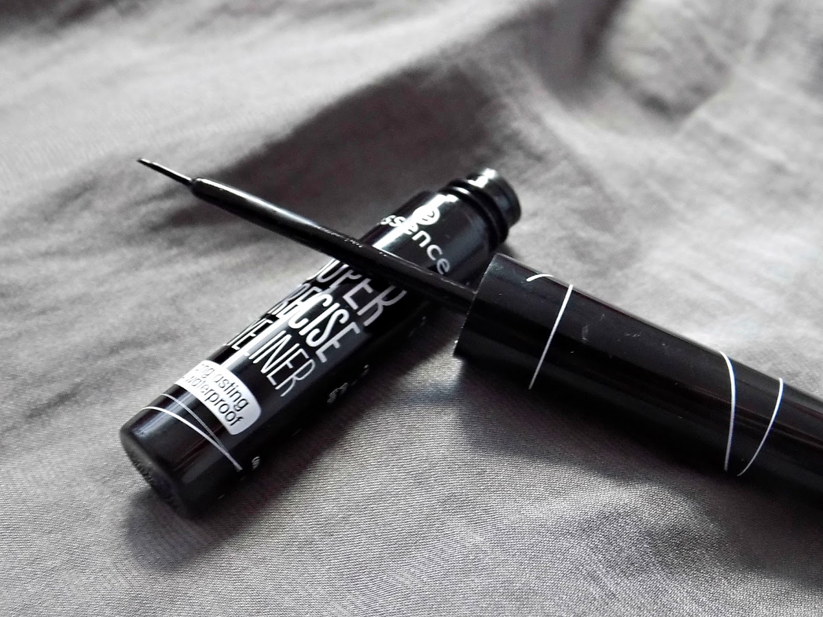 Essence super precise eyeliner recenzija We ♥ beauty