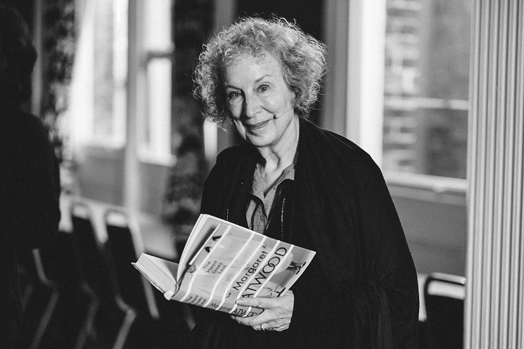 Entre libros y mapas Autora Margaret Atwood (1939)