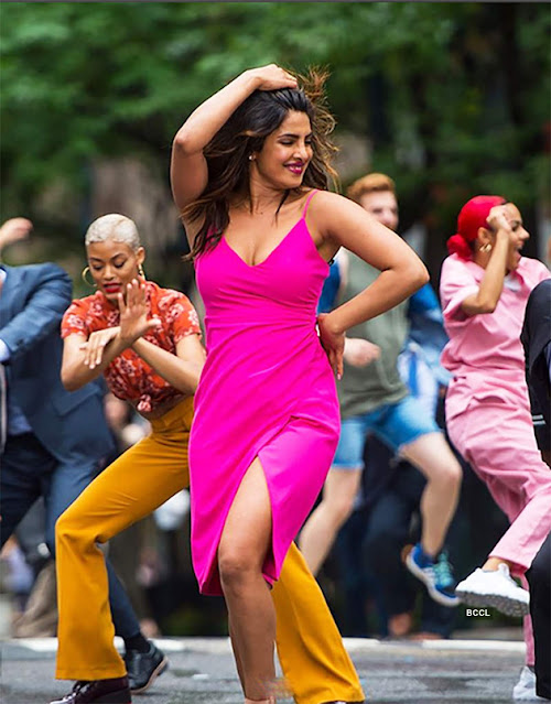 Priyanka Chopra And Nick Jonas Dance At new York Streets Photos 11