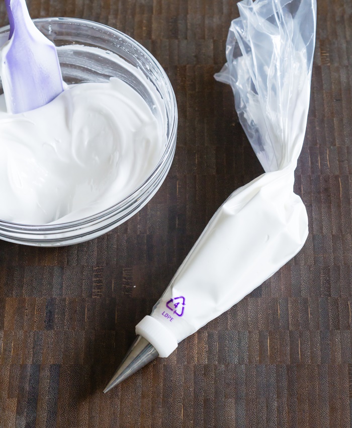 how to fill a piping bag for decorating cookies