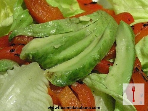 ensalada-de-aguacate-con-pimiento