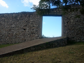 muralla con puerta