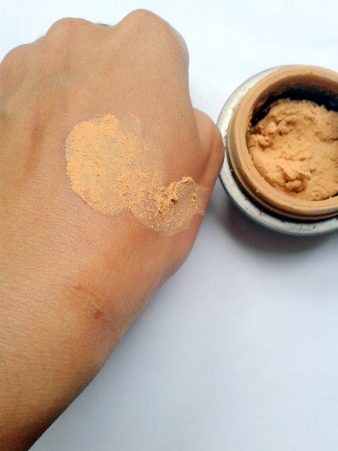 Lakme Matt Skin Natural Mousse Foundation: Golden Medium