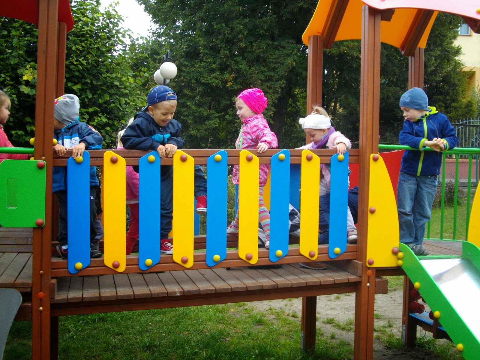 zabawy-w-ogrodzie-przedszkolnym-przedszkole-samorz-dowe-w-grab-wce