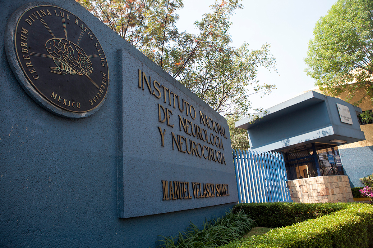 Destituyen a director del Instituto Nacional de Neurología, considerado el mejor neurocirujano Destituyen a director del Instituto Nacional de Neurología, considerado el mejor neurocirujano