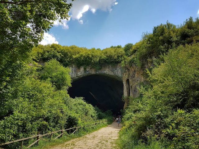 Peștera Devetashka