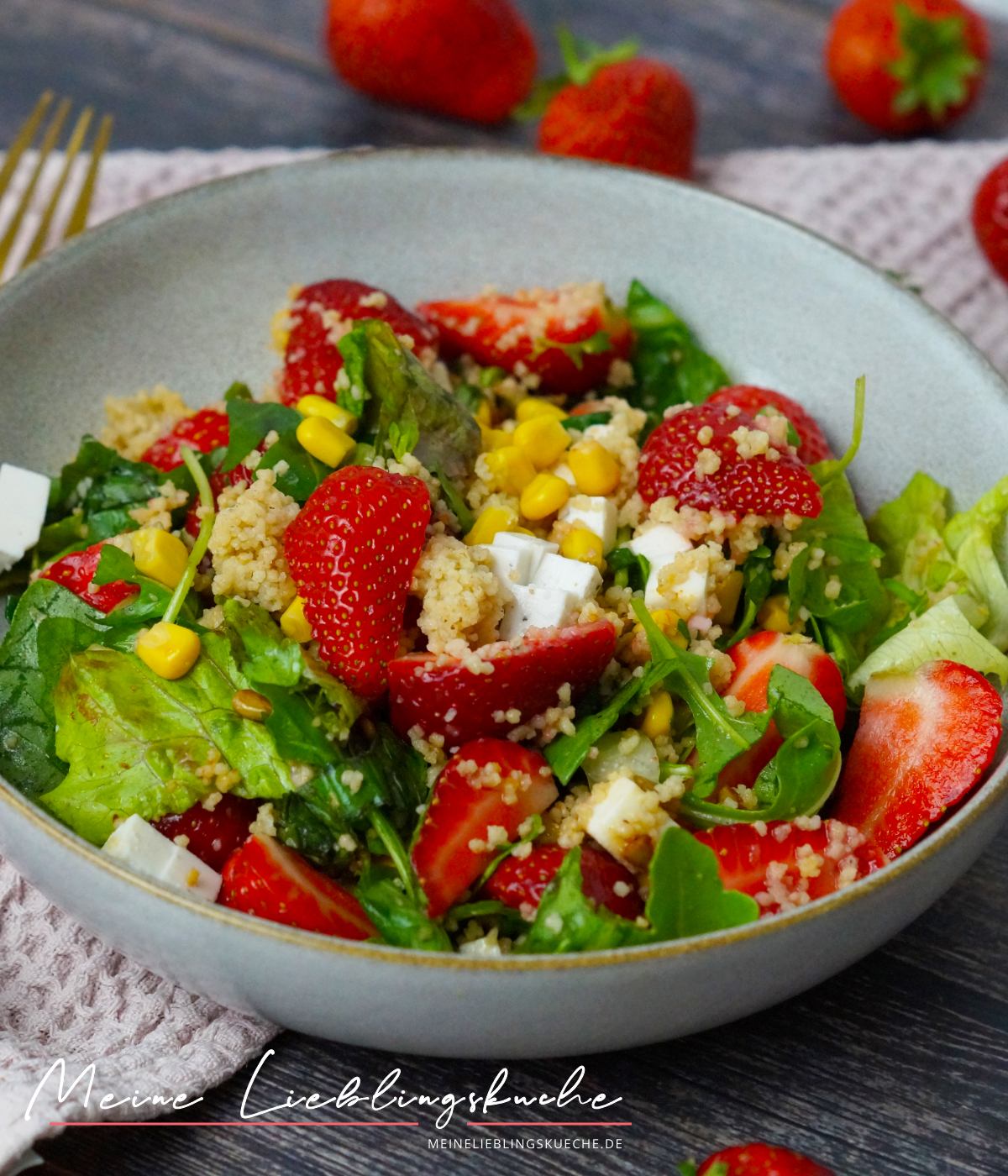 Couscous-Salat mir Erdbeeren und Feta