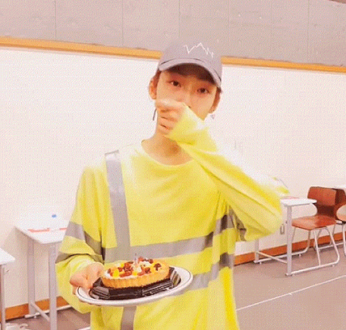 어제자 데뷔 첫 1위하고 눈물쏟는 더보이즈 | 인스티즈