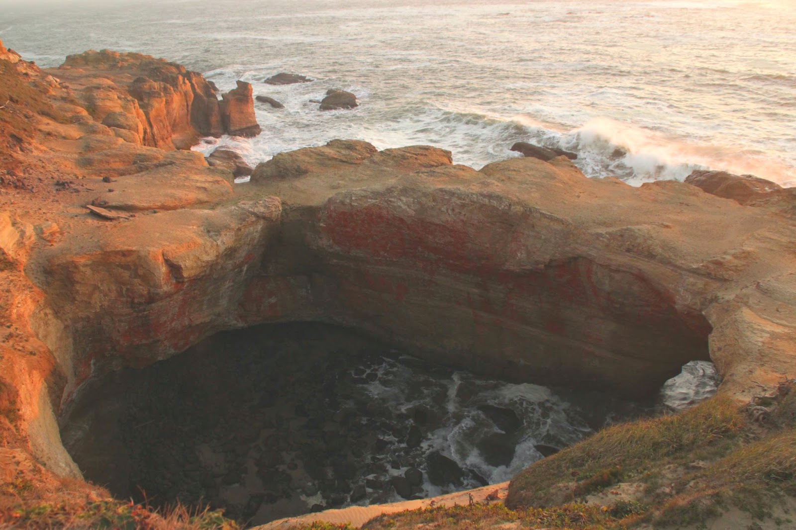 Hiking The Northwest Devil's Punch Bowl