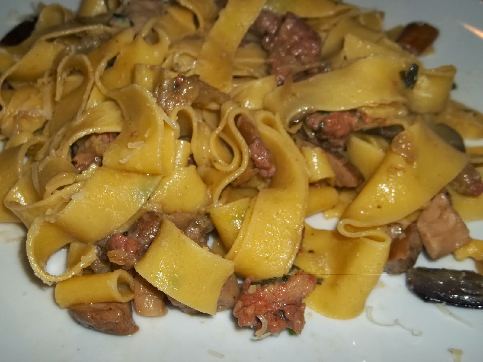 Provare Per Gustare... .. PAPPARDELLE ALL'UOVO CON PORCINI SALSICCIA