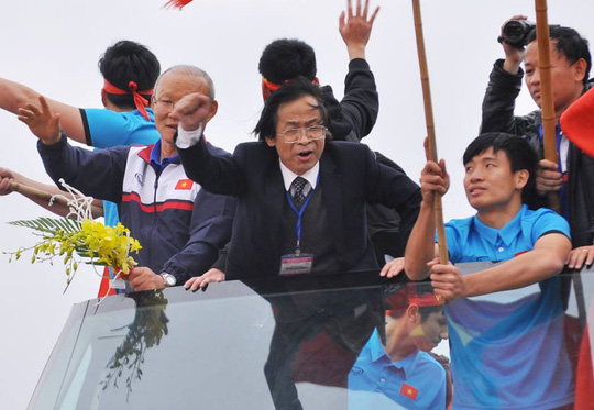 Ông Nguyễn Lân Trung có được phân công lên xe buýt diễu hành của U23 Việt Nam?