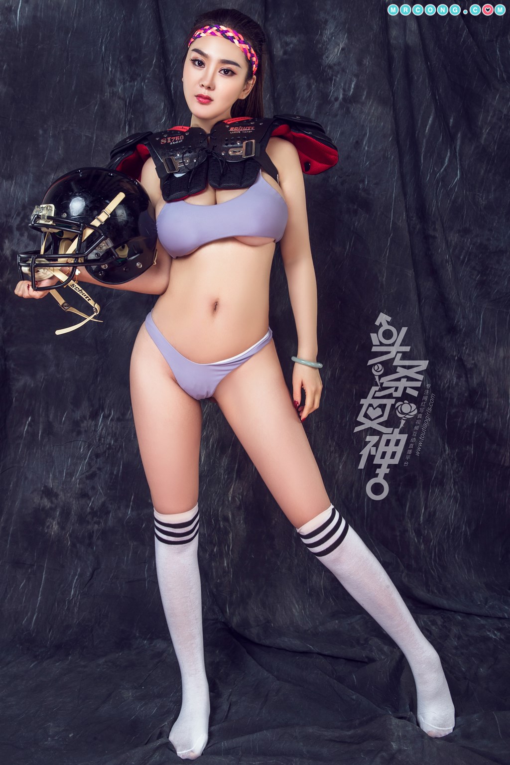 TouTiao 2018-02-02: Model Yi Yang (易 阳) (27 photos)