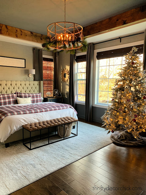 dark gray ceiling in bedroom