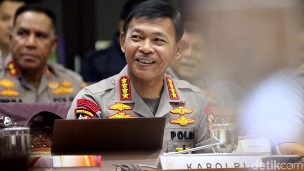 Kapolri Ingin Tempeleng Pilot dan Copot Direktur Ayam Sayur Kapolri Ingin Tempeleng Pilot dan Copot Direktur Ayam Sayur