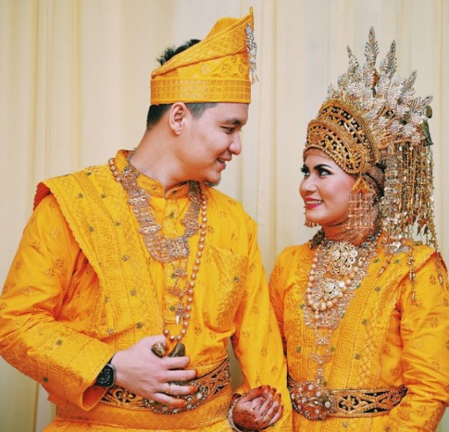 Pakaian Adat Kalimantan Selatan Pakaian Adat Kalimantan Selatan
