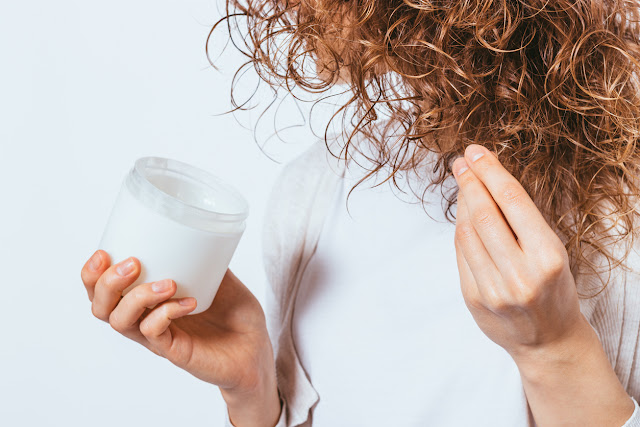 Crème de lin maison pour des boucles super hydratées et définies en un temps record